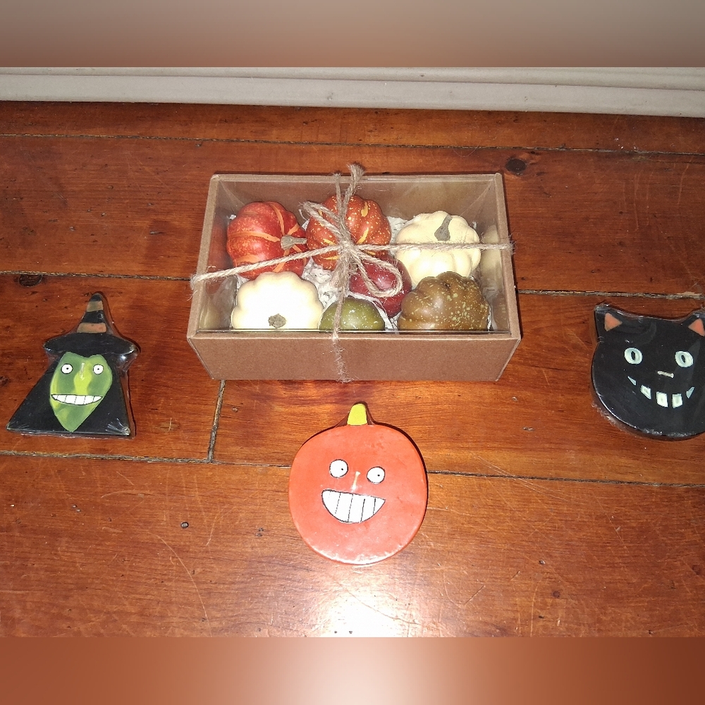 Halloween Themed Decorative Set